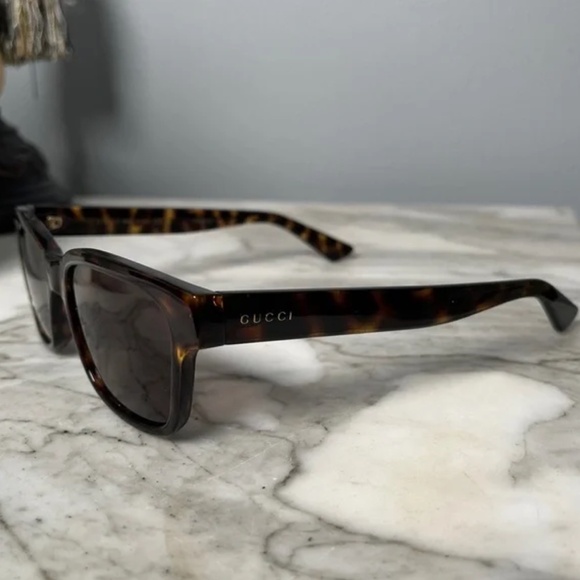GUCCI| SQUARE TORTOISE SUNGLASSES - Picture 2 of 12